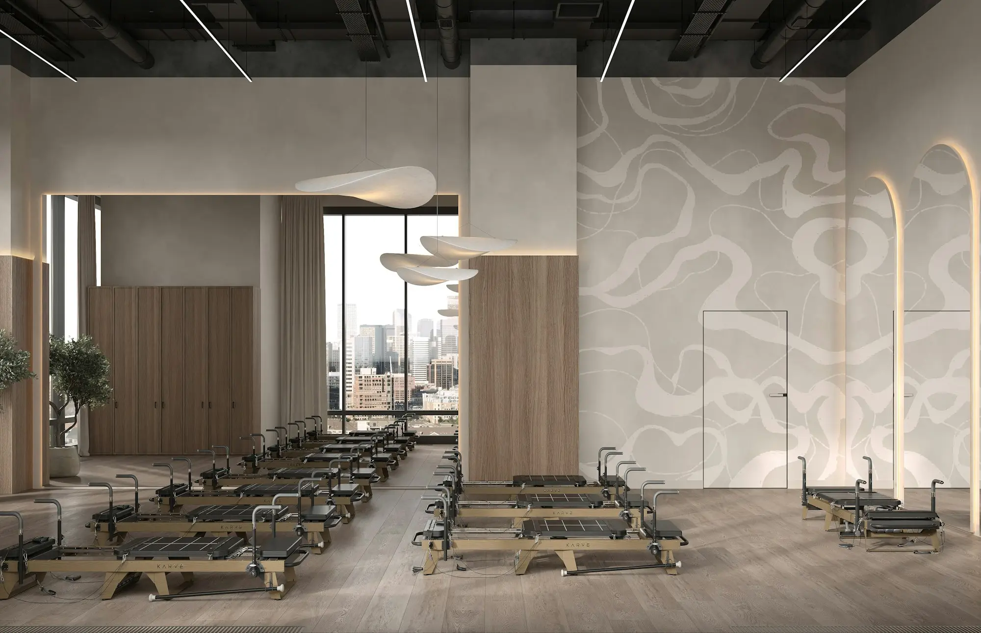 Studio de Pilates avec tapis alignés et lumière naturelle
